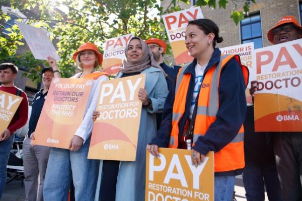 epa11449494 Labour Member of Parliament Apsana Begum (C) joins the junior doctors picket outside the Royal Lo<em></em>ndon Hospital in London, Britain, 01 July 2024. This is the final full day of the British Medical Association's five day strike and is the 11th strike in their long-running dispute over pay and conditions. EPA/David Cliff