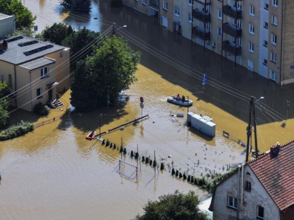 Budapest and Poland’s Wroclaw reinforce river banks ahead of more flooding in Central Europe